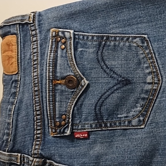 Levi's 515 Women's Flare Boot Cut Jeans in Classic Blue Medium Wash - Picture 3 of 12